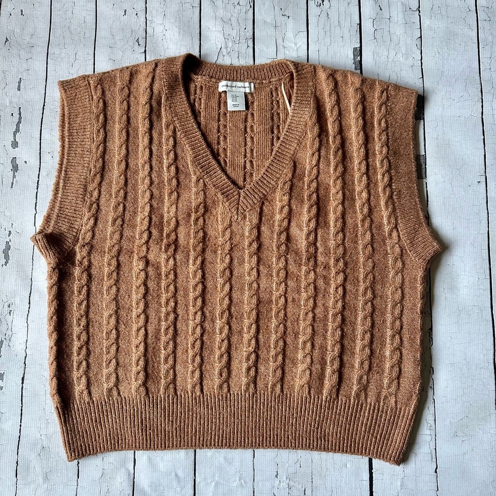 cupcakes & cashmere V-Neck Brown Sweater Vest, size medium